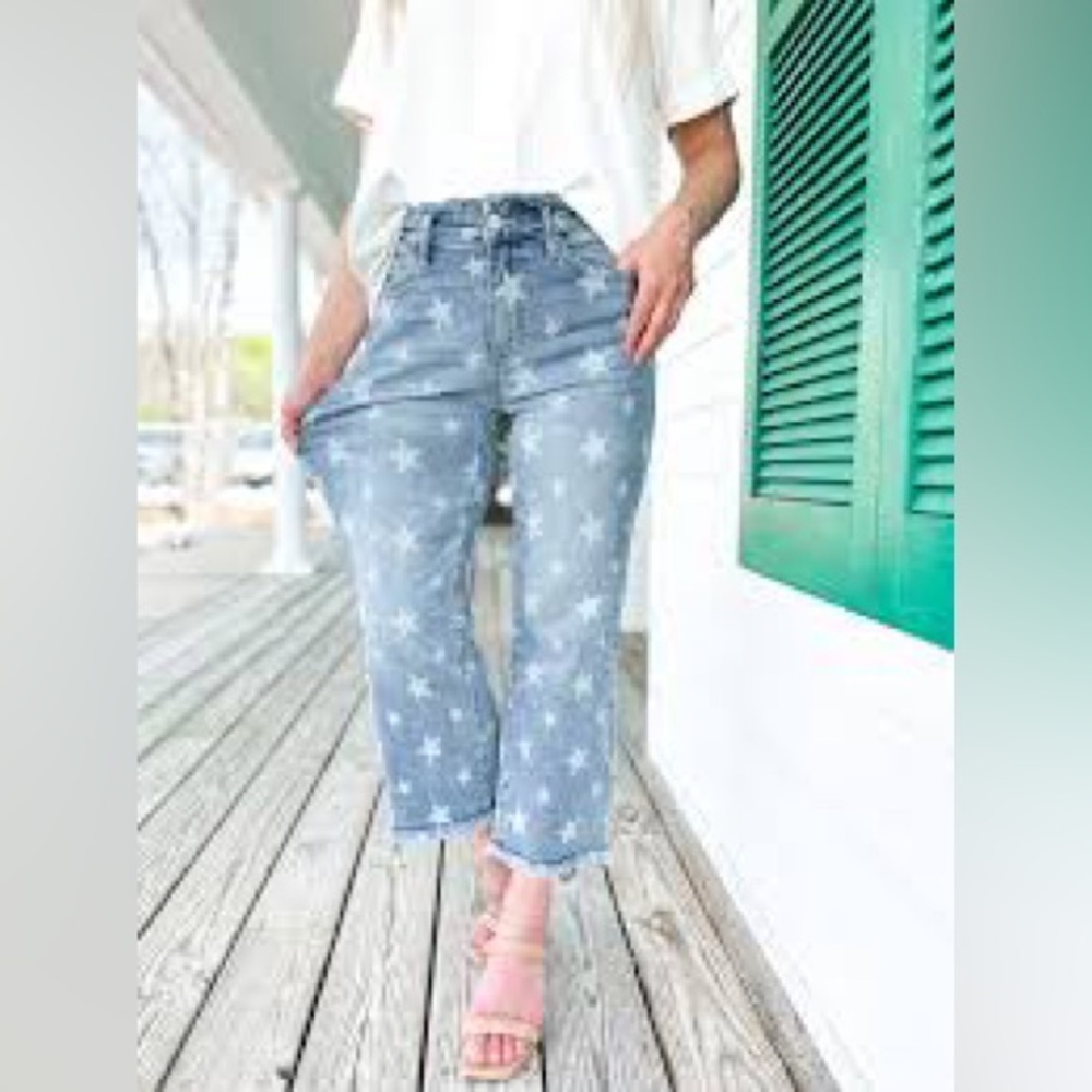 Judy Blue Light Blue Star Print Cropped Jeans